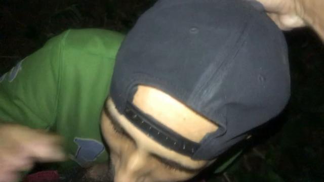 Chupando a rola grande e grossa e roliça bem gostoso...