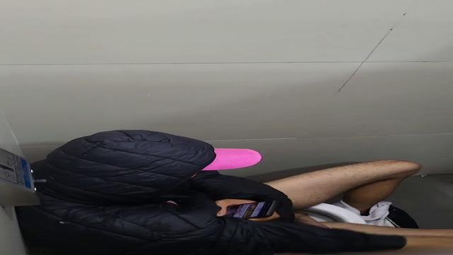 Flagrei o carinha batendo uma no banheiro do mercado 