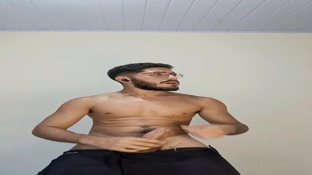 Escorreu leite pelo o pau