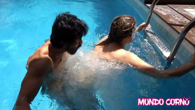 COROA CASADA GOZANDO COM UM NOVINHO NO MOTEL - PARTE...