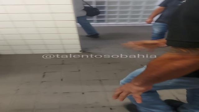 NÃO VI A VARA  MAIS ACHEI SUPER EXITANTE ELE FAZE XI...