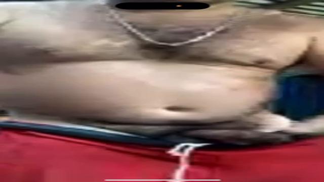 Esse coroa é motorista da máquina de cavar buraco se...