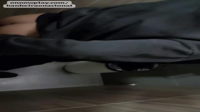 Metendo no banheirão 