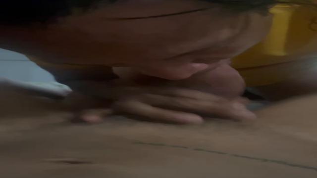 Veio cortar meu cabelo coloquei pra mamar 