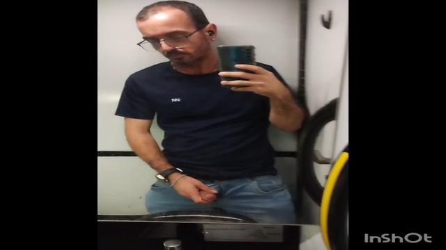 No banheiro do ônibus.