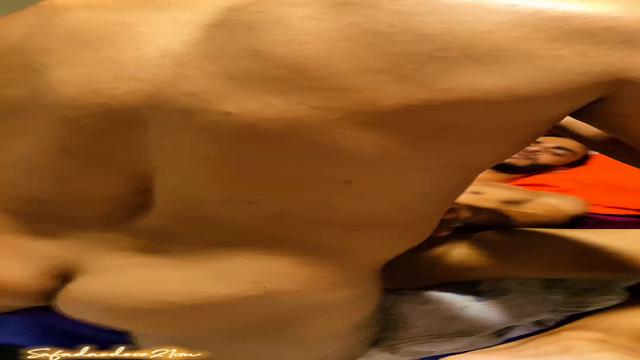 A 03 com dois gostosos