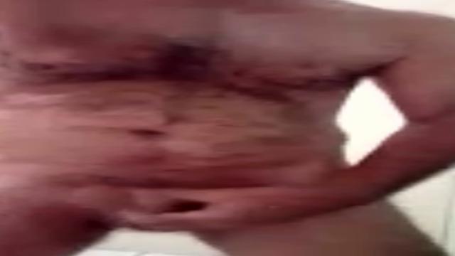 Coroa 60 anos dando muito leitinho peludo magrinho e inédito 