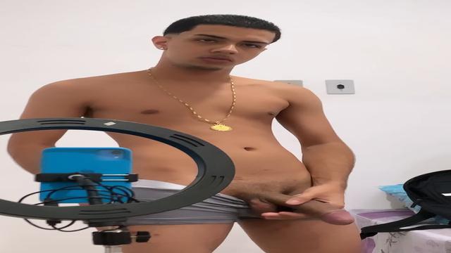 Batendo uma escondido 