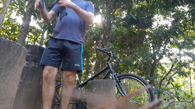Parei durante a pedalada, fiquei nuzão, mostrei a bu...