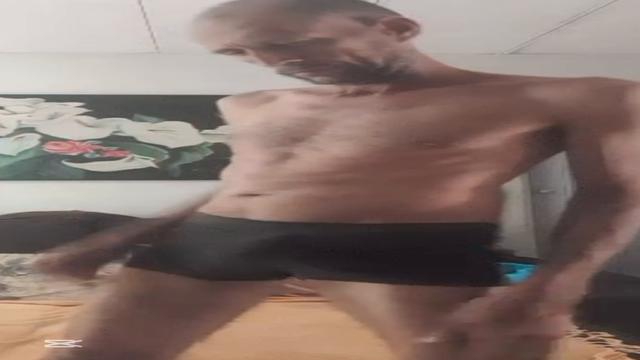 Pedreiro gozando na hora de almoço 50 anos rola muit...