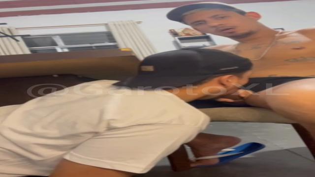 Fui fazer o trabalho do curso na casa do meu amigo e...