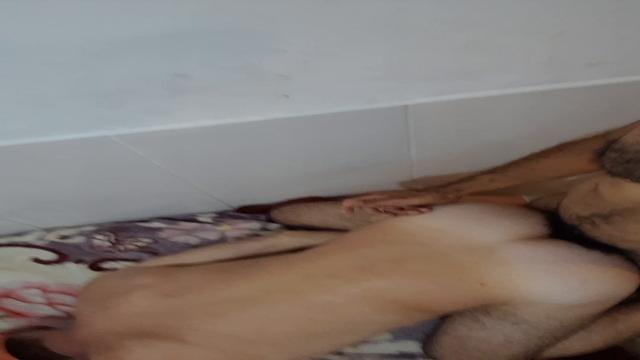Mijando no cu do carioca