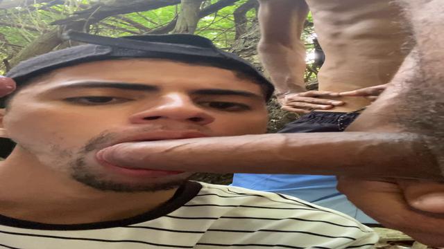 Comendo e dando leite pro nerd novinho na trilha  da ilha do fundão // final 