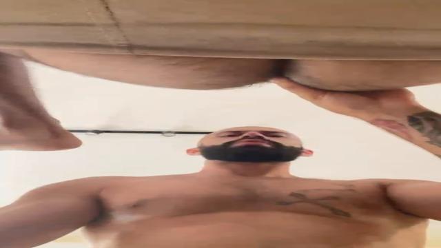 Tem coisa melhor que chupar cu de macho peludo?