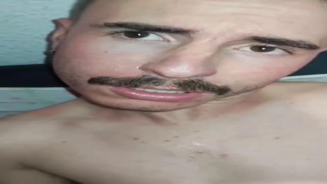Cuspindo na puta 