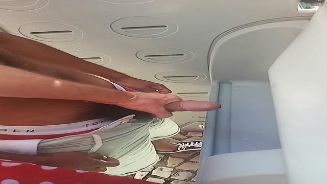 221 - Nos mictórios do carnaval