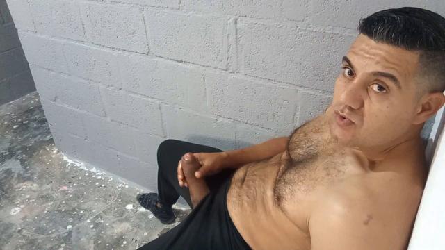 Dotadão soltando um jato de porra