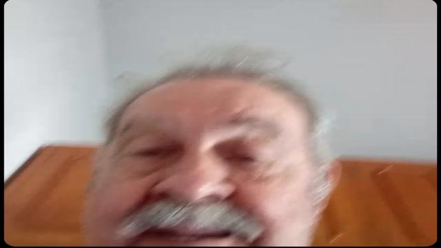 Paizão lindo aposentado 69 anos mostrando a rola mol...