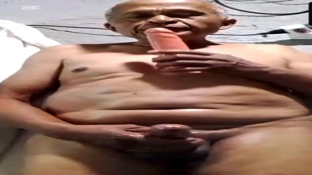 Aposentado 70 anos do nadaaaa tirou um consolo e met...