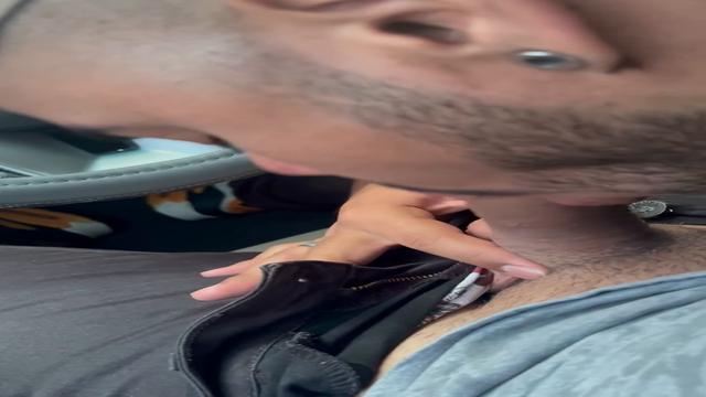 Mamando novinho no carro 