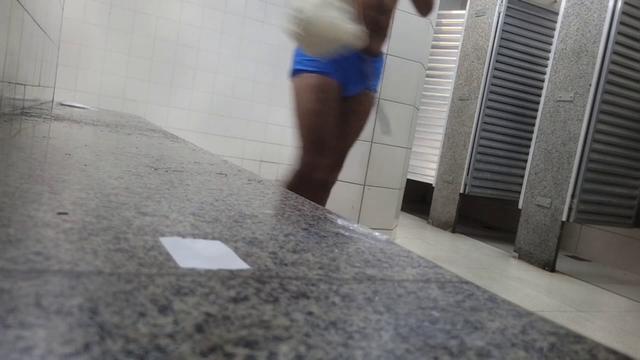 78 - Reencontrando o casado safado no vestiário com ...