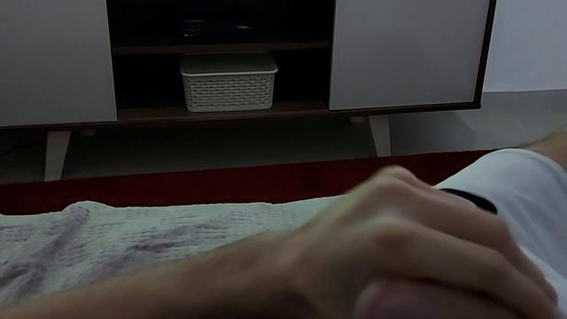 23 - Punheta assistindo o jogo