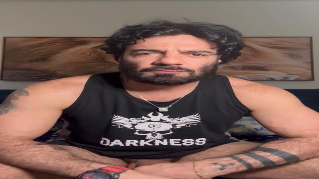 Acabei de chegar da academia! Vem se divertir comigo?