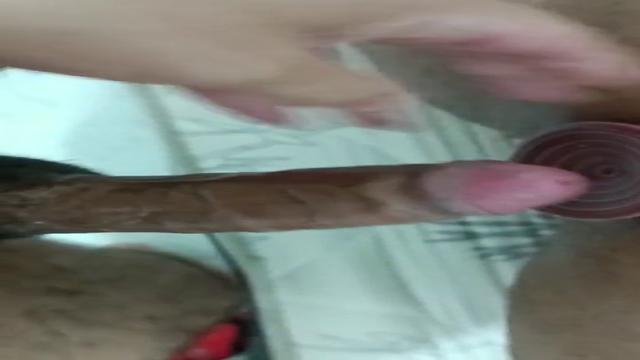 Macho arregaçou meu cuzão com rola e consolo.