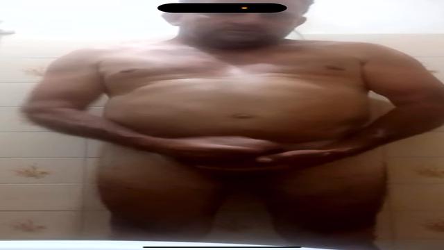 Esse coroa é pintor e pedreiro tem a rola bem grande...