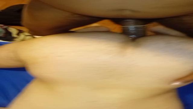 Comendo o cu do presidiário de Tornozeleira 