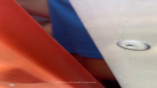 82 - Flagrado transando no banheiro químico