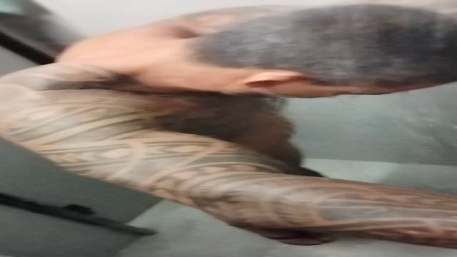 Bombadão tomando banho na academia