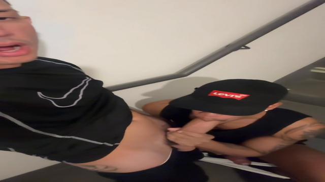 Por que fazer putaria na escada do prédio da mais te...