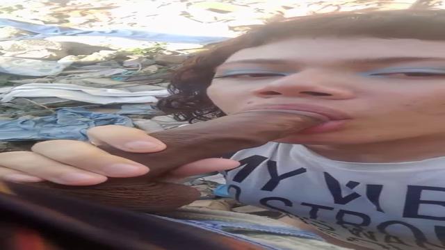 Mamando outro negão no mato em tira-dentes 