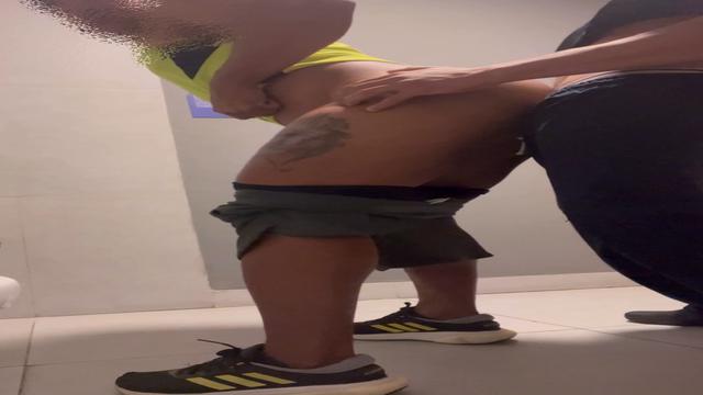 Foda no banheiro ? do shopping com o funcionário 