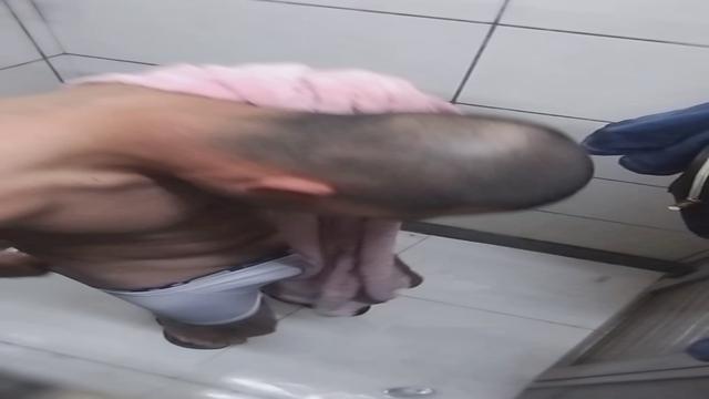 Caminhoneiro no banho