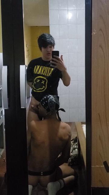 Bombado engasgando na piroca 