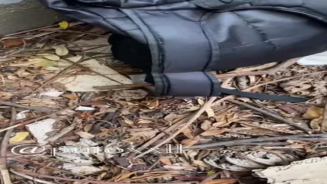 Leitando meu amigo com outro cara no casarão abandonado