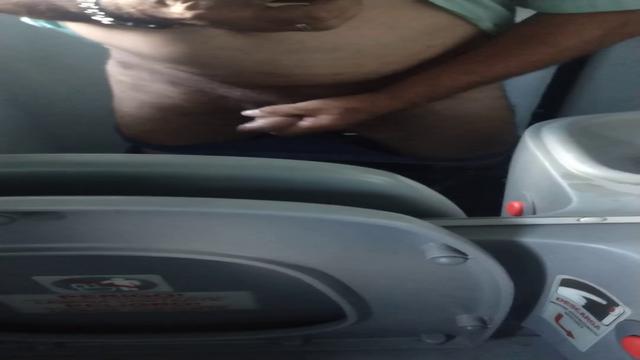motorista casado 67 anos batendo uma no banheiro do onibus e gozando