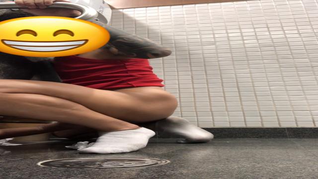 Chamando com a mãozinha a minha piroca, e batendo um...