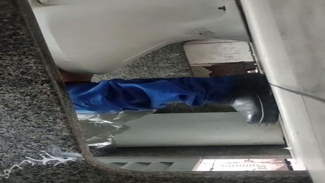 Delícia de macho pegando no pauzao e balançando sent...