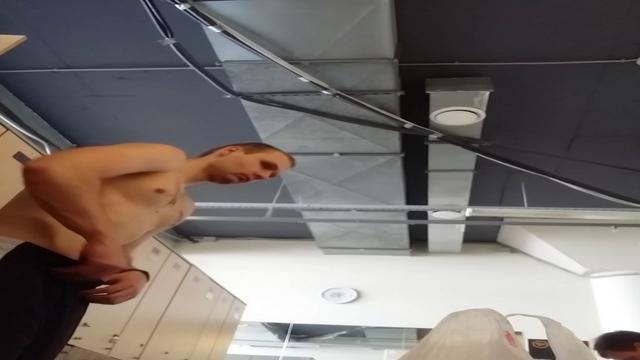 Paizão no vestiário 