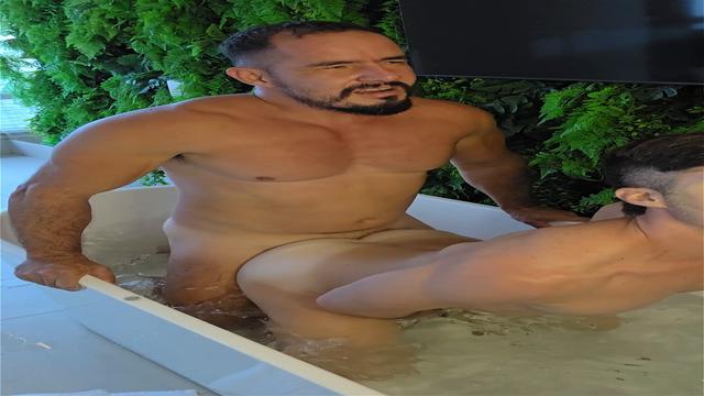 Fudendo o viadinho no hotel parte 2