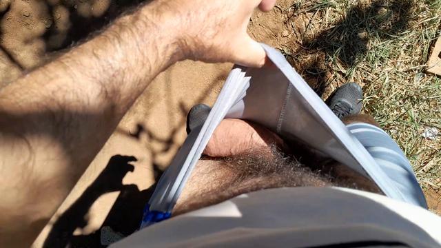pau mole dentro do shorts