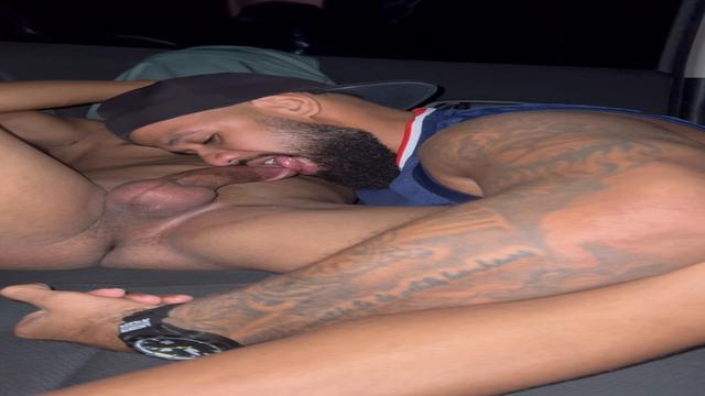 novinho hetero sendo pirando na mamada de 10 min
