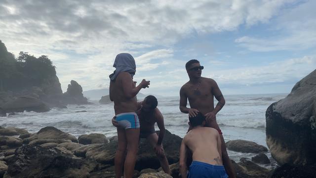 660 - orgia na praia - 10 37