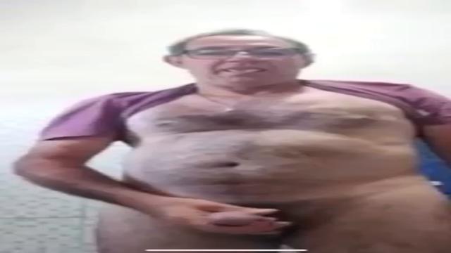 Esse coroa cinquentão é delícia trabalha no açougue ...