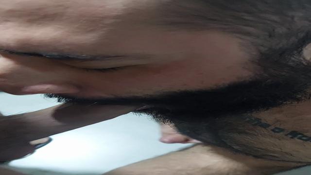 Moleque gatinho com o pau duro igual pedra...