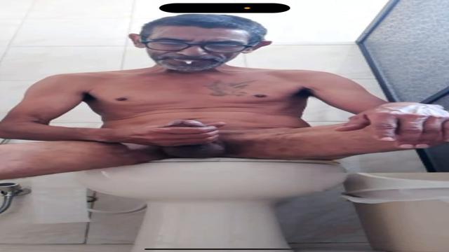 Coroa 54 anos inédito montador de móveis pica boa pe...