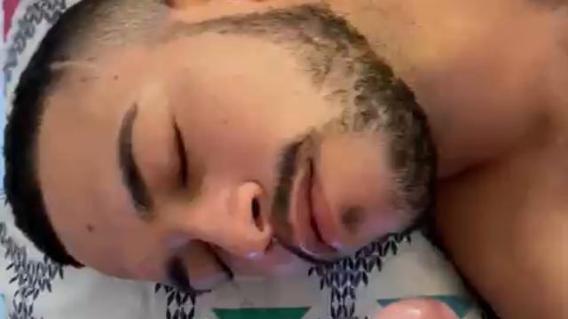 Parte 3 recebendo gozada do novinho dotado na boca 